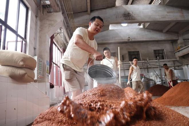 赤水河畔文化流淌酿出美酒馥郁芬芳