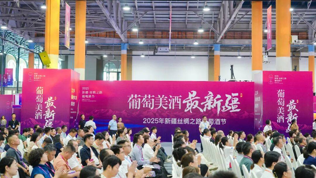 从茫茫戈壁到万亩葡萄绿洲：新疆焉耆盆地的27年巨变